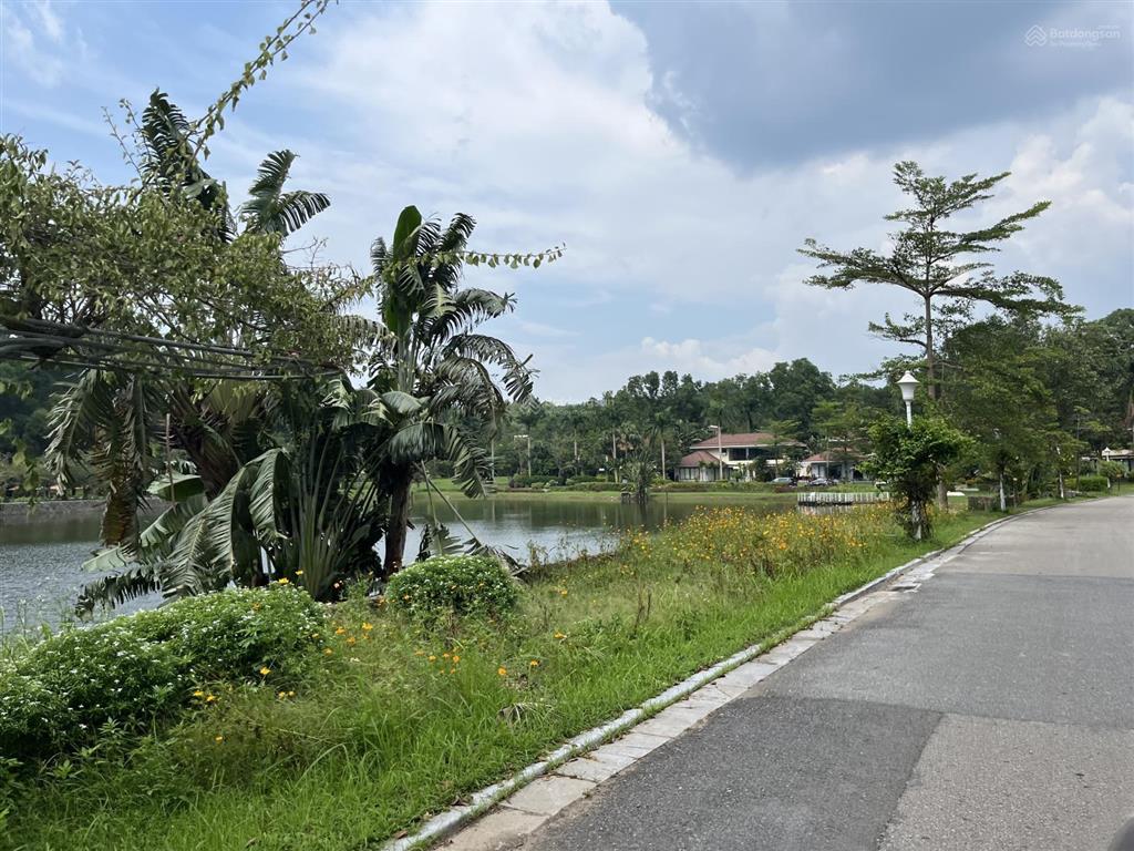 Cần chuyển nhượng lô đất góc mặt hồ thiên yến flamingo đại lải