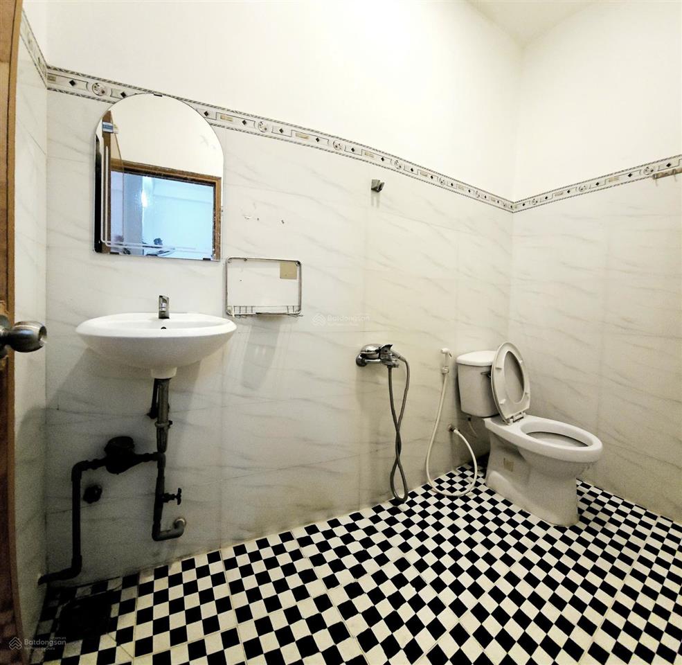 Phòng cho thuê ngay cầu nguyễn văn cừ, đầu tháng 10 trống