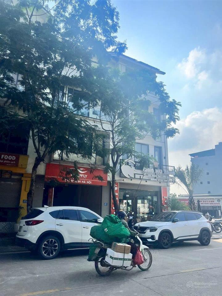 Chủ cần tiền quyết định giảm 1 tỷ đồng, để bánh nhanh căn lk . dt 100m, măt tiền 5m