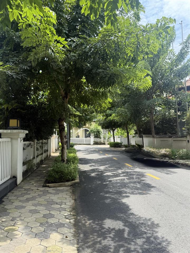 Bán biệt thự senturia 352m có hồ bơi riêng vườn lài an phú đông