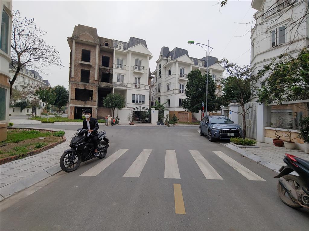 QUỸ HÀNG chuyển nhượng căn biệt thự NHÀ VƯỜN KĐT LIDECO 144M2-HƠN 300M2 (0915458886)