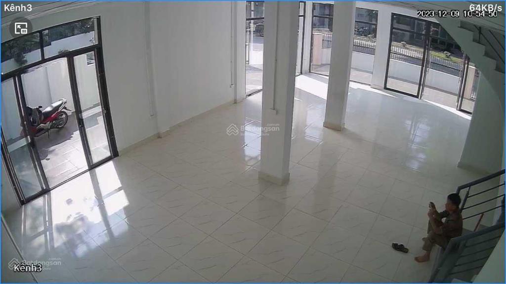 Cho thuê biệt thự hoàn thiện full điều hòa, hd dài hạn, phù hợp văn phòng kết hợp ở.  0976 883 ***