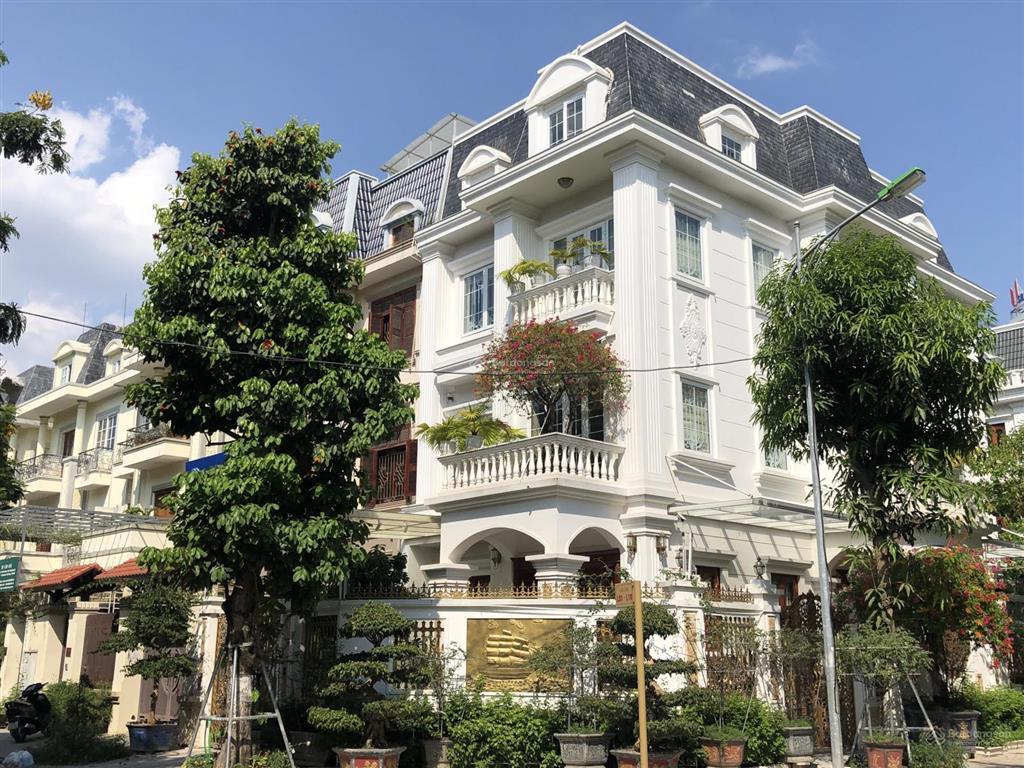 Bán biệt thự tân cổ điển, dt 200m2, giá rẻ. hỗ trợ vay ngân hàng