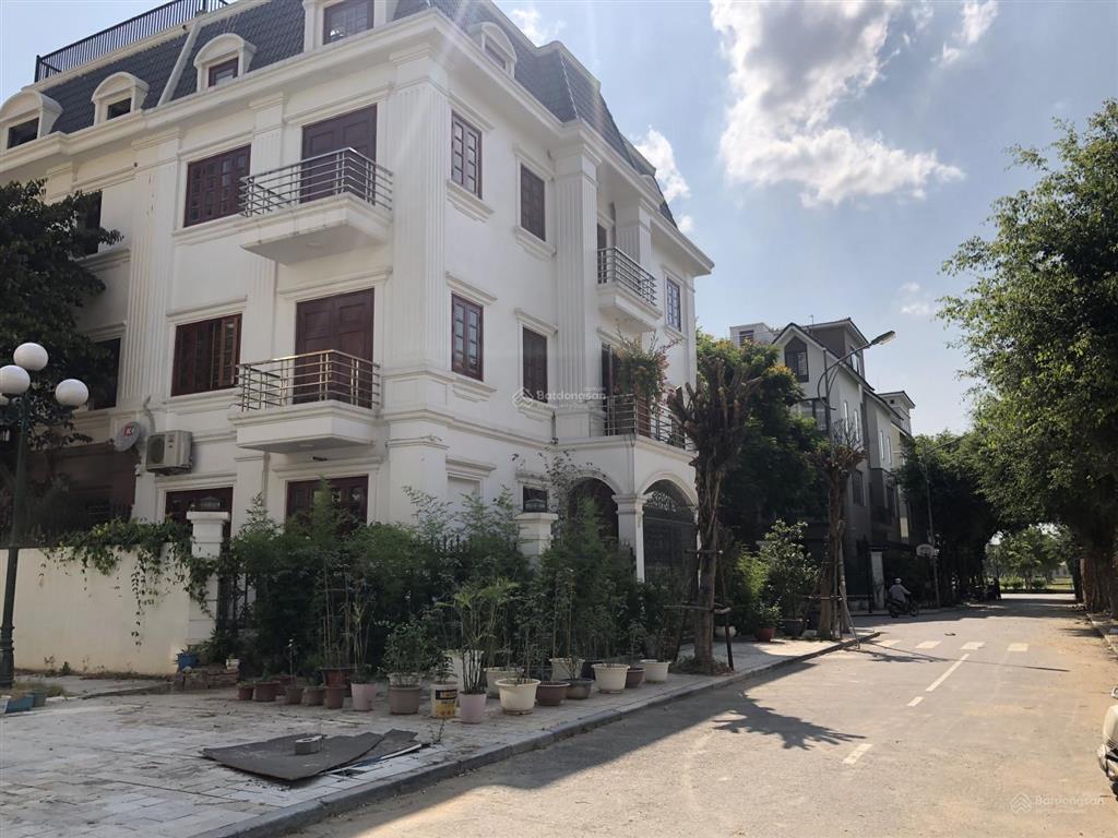 Bán biệt thự tân cổ điển, dt 200m2, giá rẻ. hỗ trợ vay ngân hàng