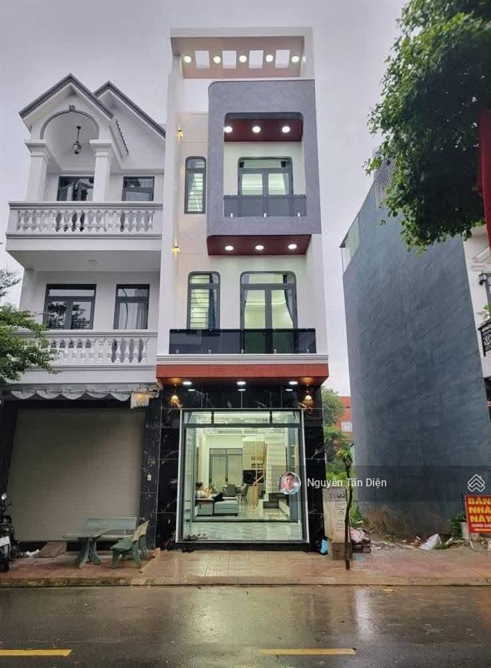 Nhà phố 3 tầng vừa hoàn thiện sổ hồng hoàn công chỉ 4tỷ 2