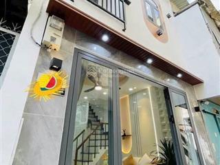 Chính chủ cần bán gấp căn nhà sát mt chợ đường tỉnh lộ 10, 1 lầu. đã có giấy tờ đầy đủ