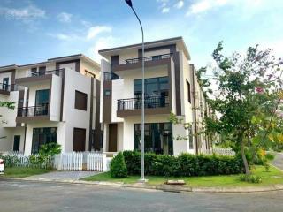 Cần bán lại căn nhà phố view công viên giá 1,899tỷ.  0973 013 ***
