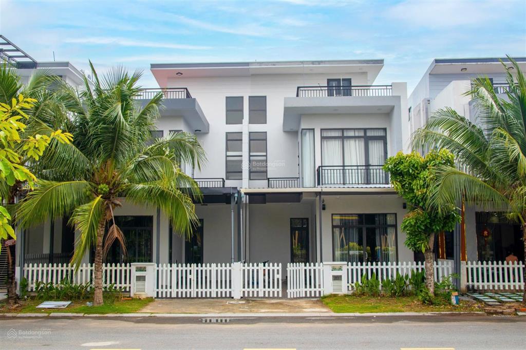 Căn góc biệt thự có sổ hoàn công giá 4 tỷ 0973 013 ***