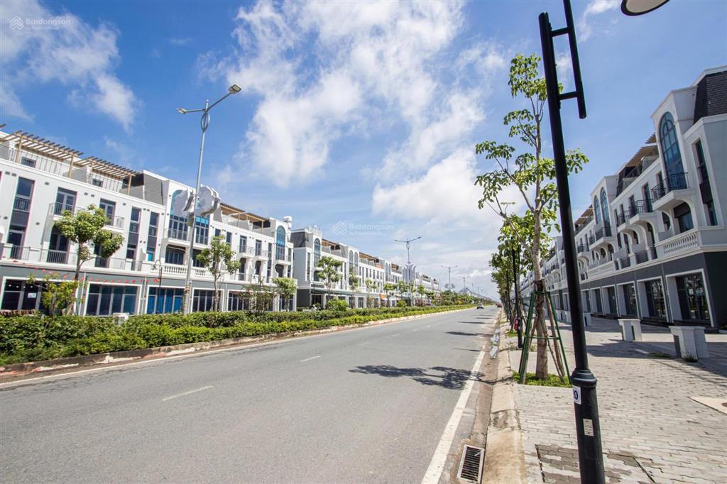 Bán shophouse 4pn, 4wc, 110m2 tại đường 3/2, đức hòa, long an, giá cực chất