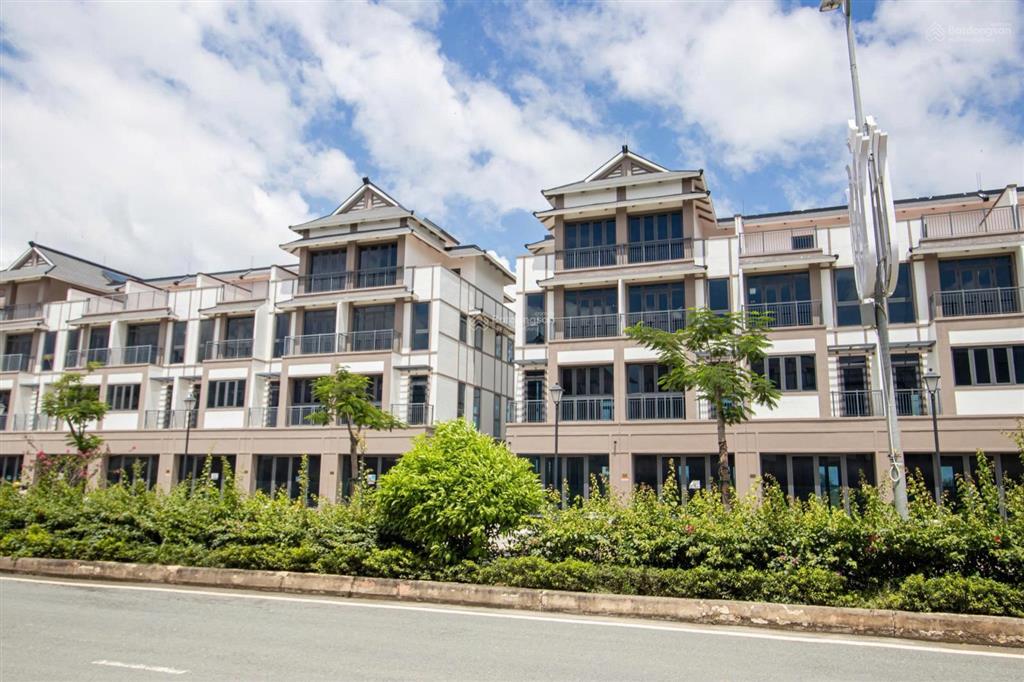 Bán shophouse 4pn, 4wc, 110m2 tại đường 3/2, đức hòa, long an, giá cực chất