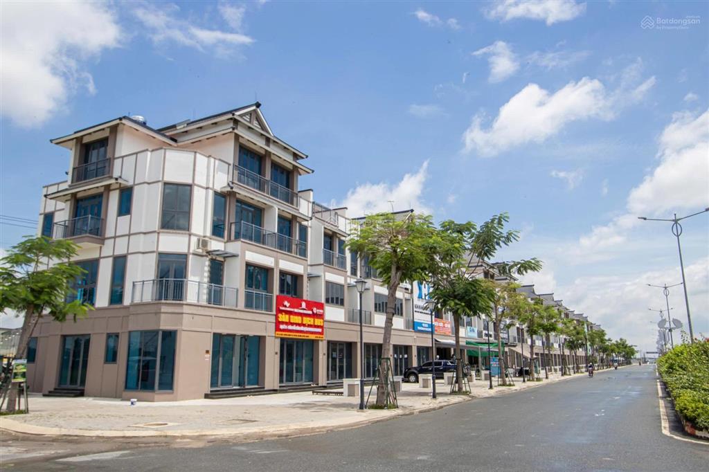 Bán shophouse 4pn, 4wc, 110m2 tại đường 3/2, đức hòa, long an, giá cực chất