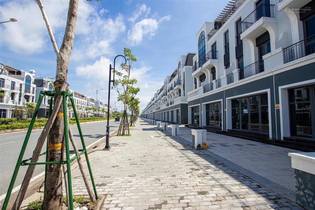 Bán shophouse 4pn, 4wc, 110m2 tại đường 3/2, đức hòa, long an, giá cực chất