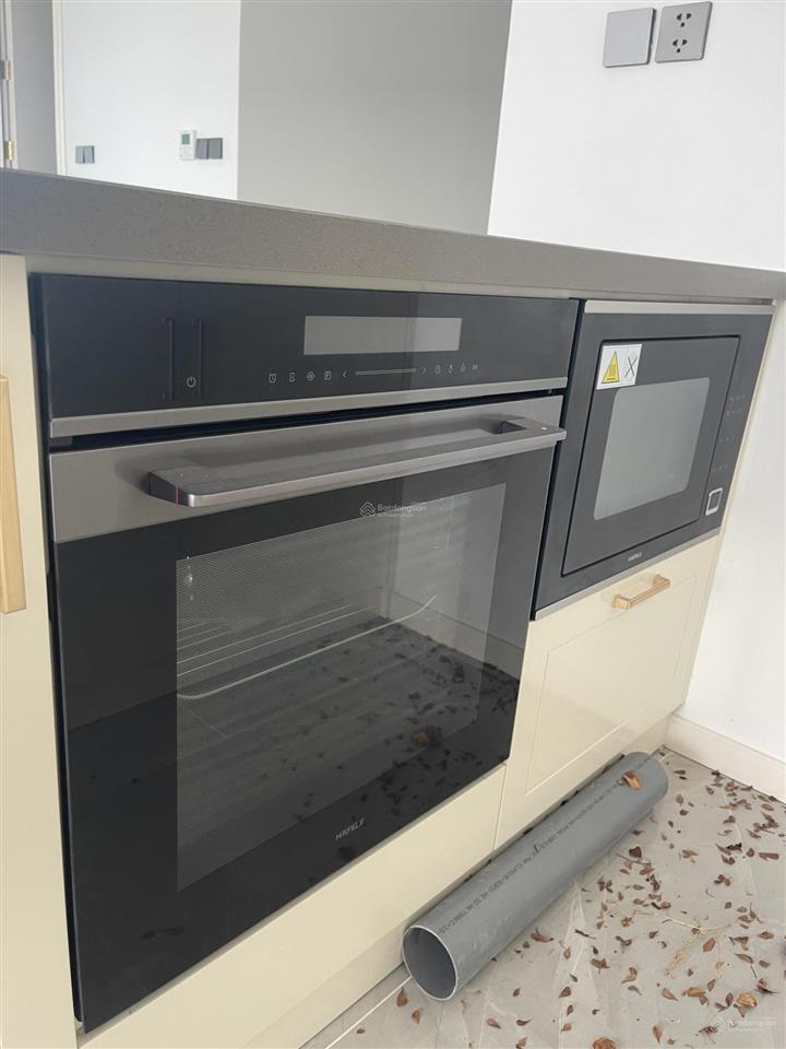 Cho thuê cc epic tower, 32 triệu vnd, 130m2, 4pn, 2wc, nội thất cơ bản, siêu hot