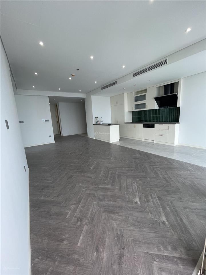 Cho thuê cc epic tower, 32 triệu vnd, 130m2, 4pn, 2wc, nội thất cơ bản, siêu hot