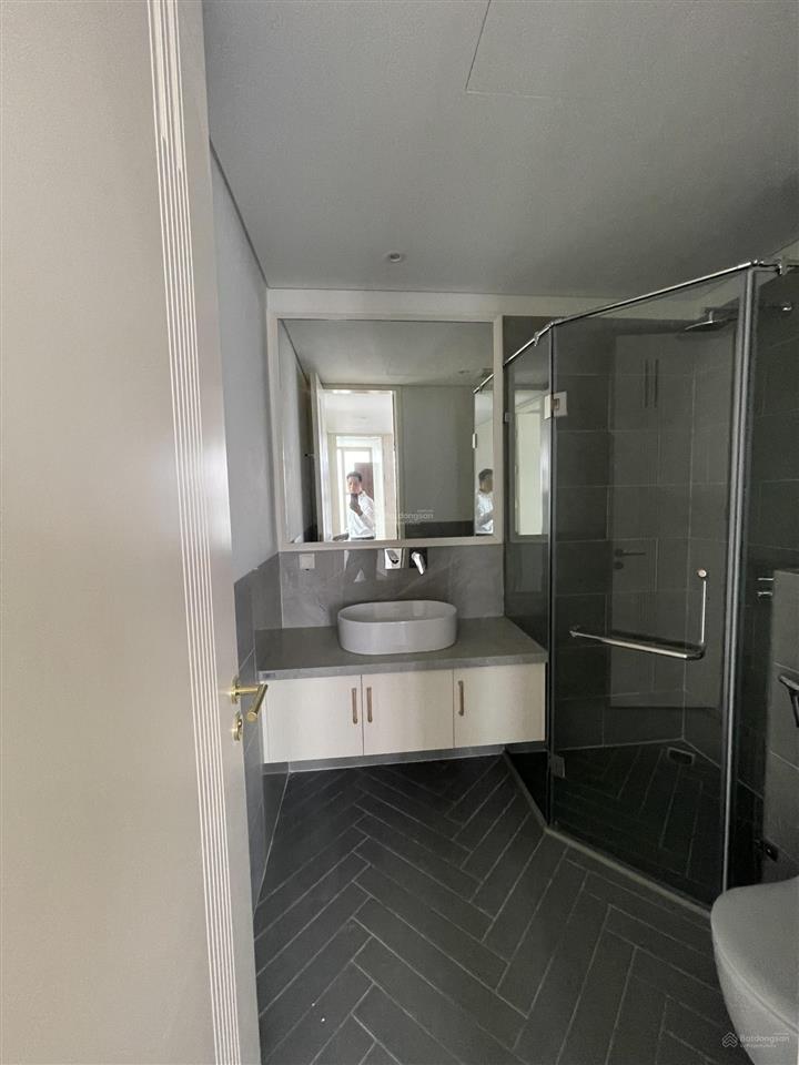 Cho thuê cc epic tower, 32 triệu vnd, 130m2, 4pn, 2wc, nội thất cơ bản, siêu hot