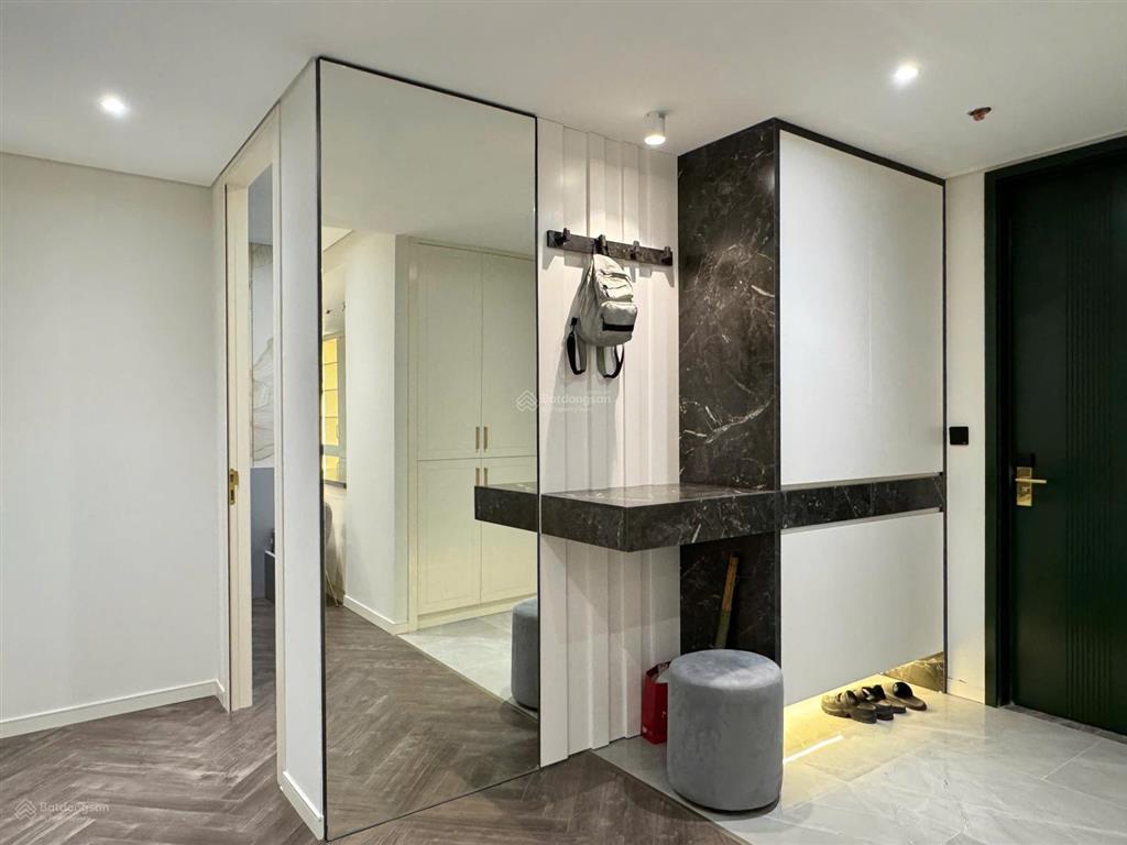 Chủ nhà (gửi riêng) bán căn hộ 23pn tầng trung hướng mát có sẵn sổ đỏ giá tốt vào việc ạ