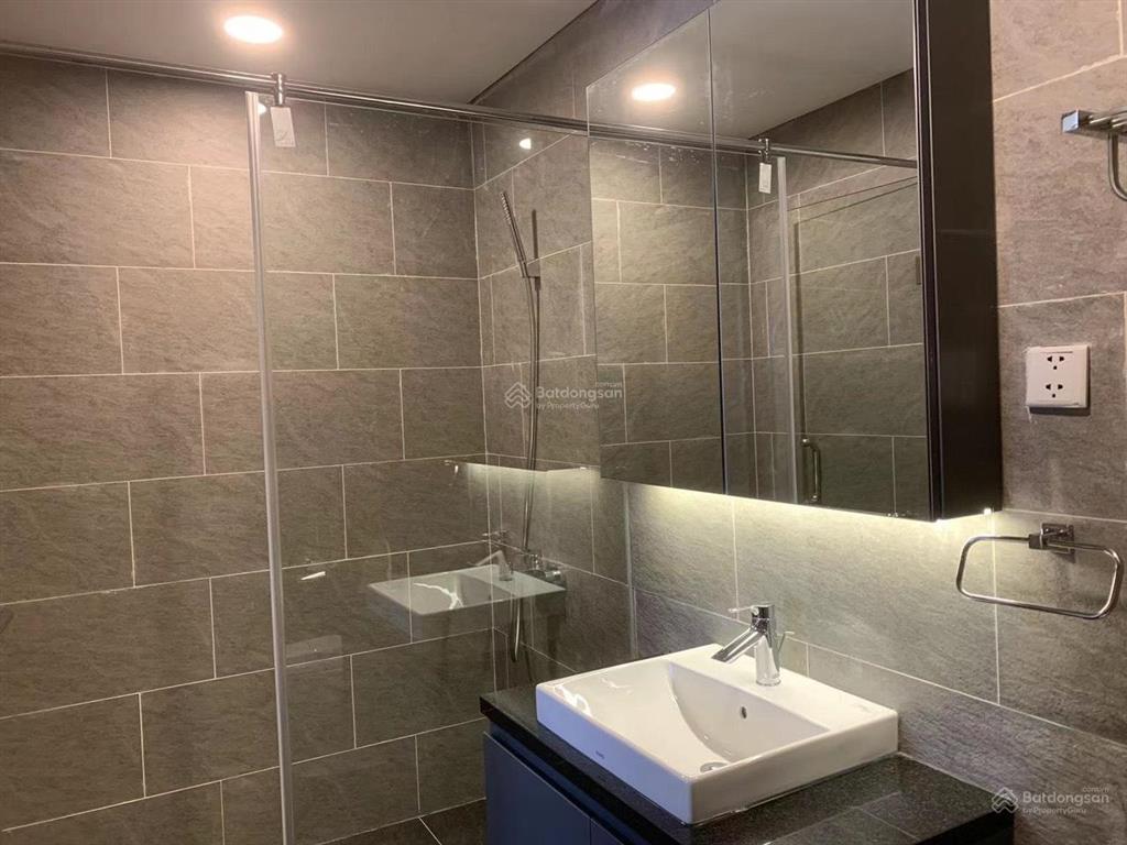 Cô em gửi bán căn hộ hoa hậu to nhất toà pandora triều khúc 143m3( 3 ngủ+1 kho và 3wc) 2 ban công