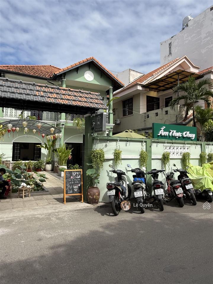 Rẻ! 65 tỷ hạ giá về 58 tỷ! bán về biệt thự thảo điền quận 2  dt 21x22m 410m2  3 lầu có sân vườn