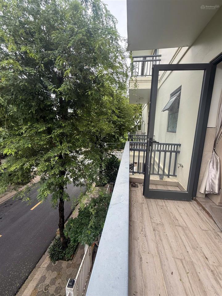 Bán gấp căn góc 2 mặt tiền nhà phố senturia khu dân cư cao cấp