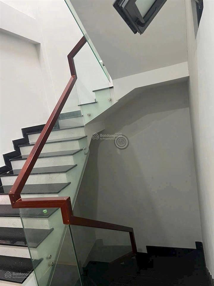 Bán gấp nhà phố hiện đại mặt tiền vườn lài tiện kinh doanh mua bán