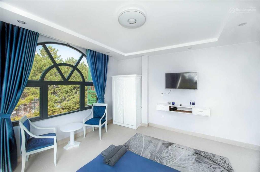 Bán khách sạn 2 mặt tiền bùi thị xuân, view hồ xuân hương và sân golf đồi cù, 13 phòng, 35 tỷ