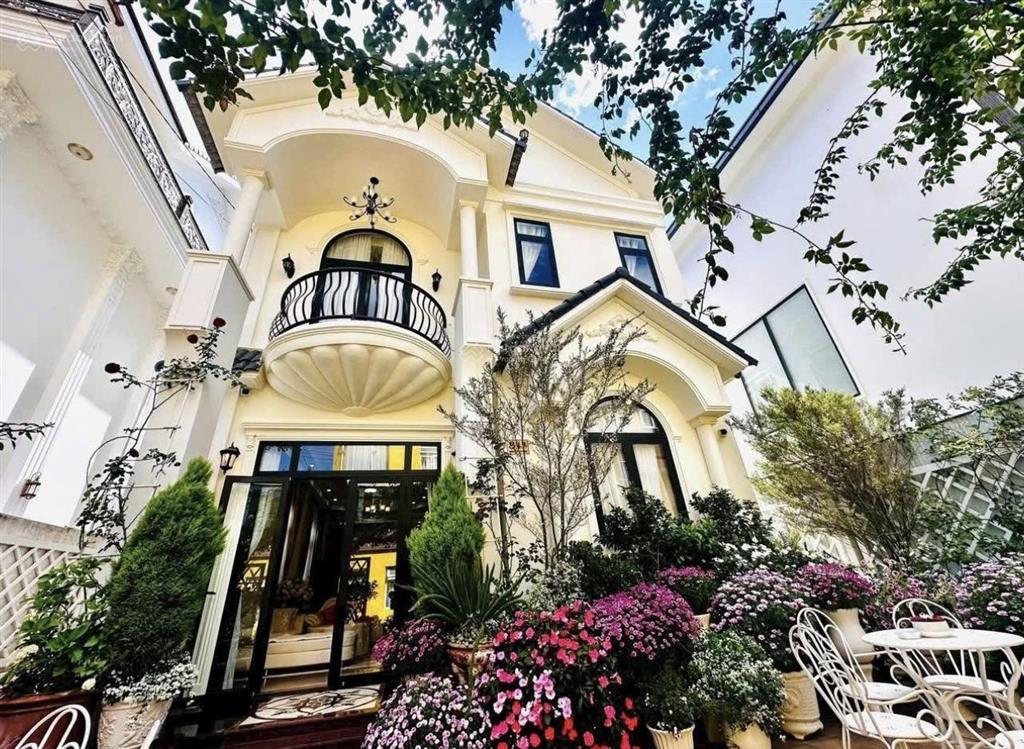 Bán villa mới xây trung tâm đà lạt 11 phòng 224m2 giá 20 tỷ