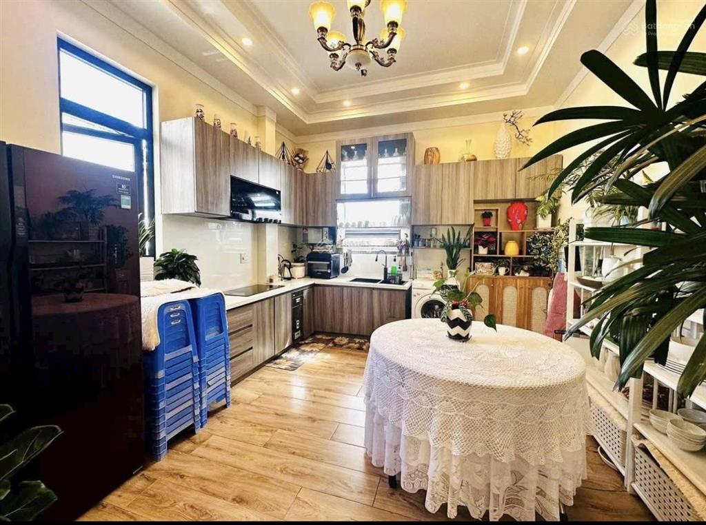 Bán villa mới xây trung tâm đà lạt 11 phòng 224m2 giá 20 tỷ