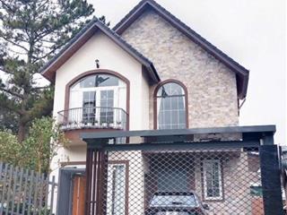 Bán villa sân vườn , mới xây nội thất hiện đại, 4pn, 200m2 trung tâm p.11 đà lạt giá 11.5 tỷ.
