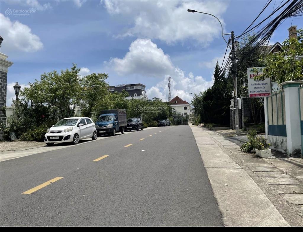 Hàng hiếm  villa sân vườn đường tương phố  đà lạt  210m2  16 tỷ (thương lượng)