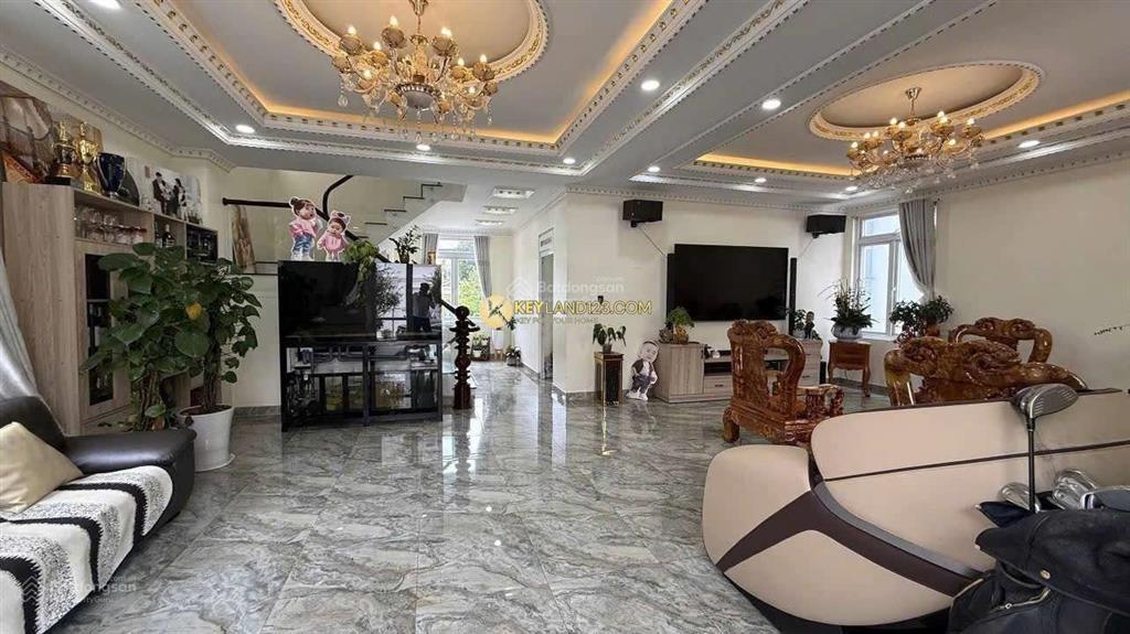Bán villa hùng vương p.9 trung tâm đà lạt 6pn, ngang 13m, đường 8m, cách hồ xuân hương 2kmgiá 18tỷ