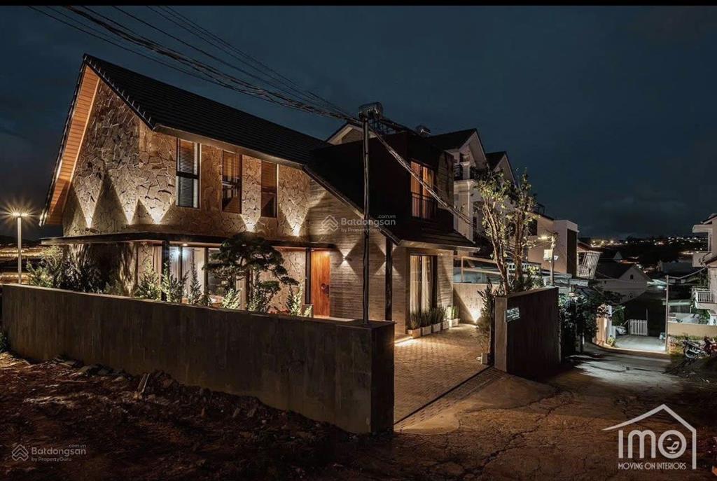 Bán villa hùng vương p.9 trung tâm đà lạt 6pn, ngang 13m, đường 8m, cách hồ xuân hương 2kmgiá 18tỷ