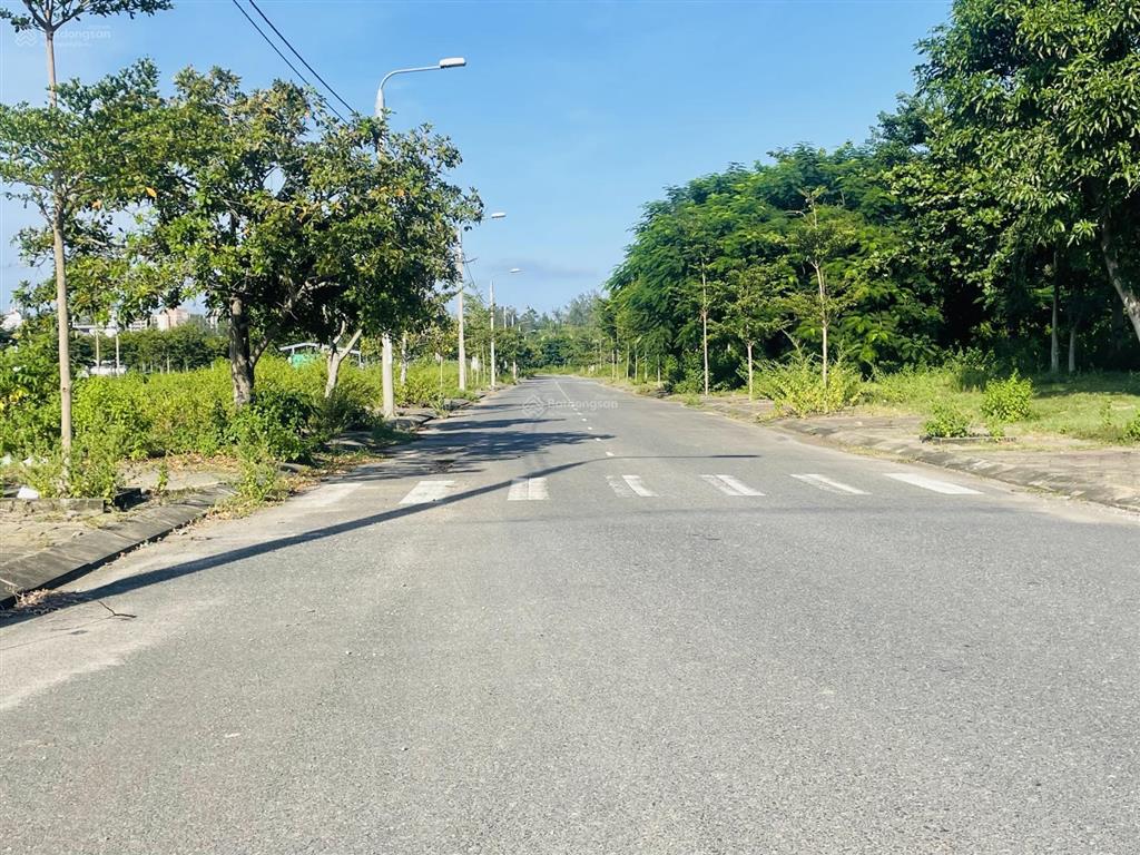 Bán lô vip green city, đường 7.5m ngang 7m đối diện công viên