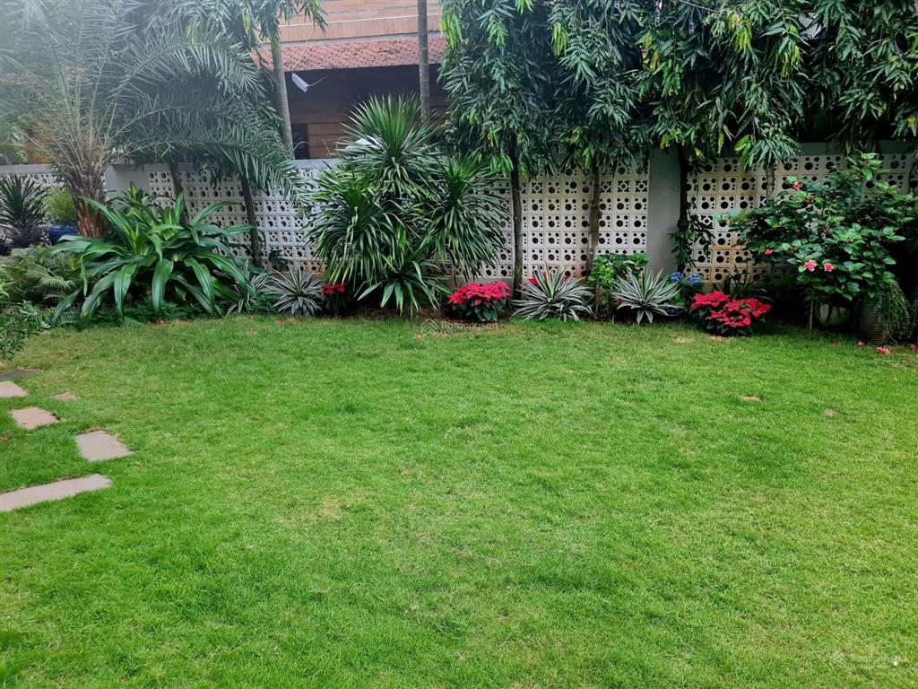 Giảm từ 165 tỷ ~ còn 115 tỷ , cần bán gấp biệt thự 651 m2 khu compoud , hồ bơi sân vườn thảo điền