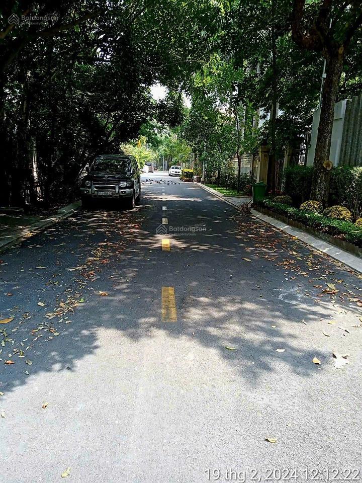 Giảm từ 165 tỷ ~ còn 115 tỷ , cần bán gấp biệt thự 651 m2 khu compoud , hồ bơi sân vườn thảo điền