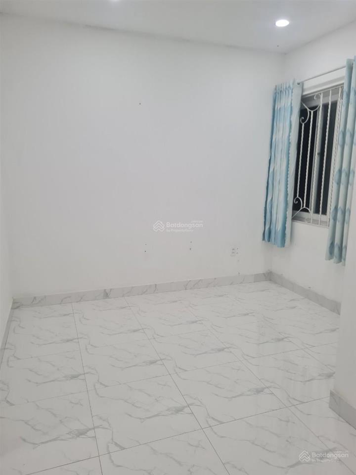 Cho thuê nhà phố 1 trệt 2 lầu, mặt tiền kinh doanh. giá chỉ 11 triệu