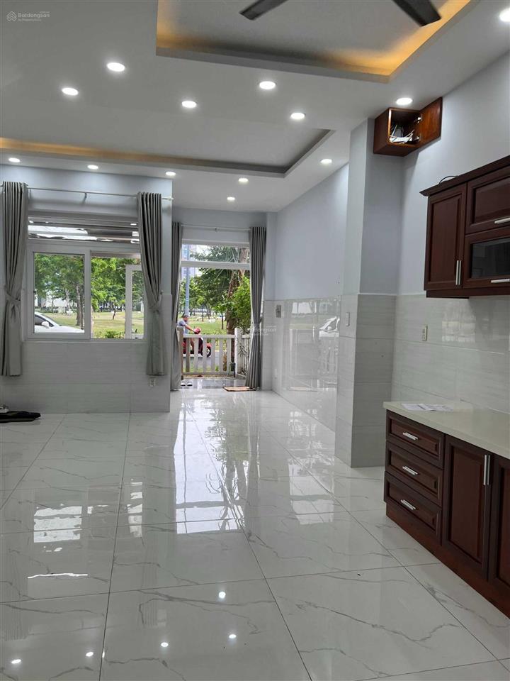 Cho thuê nhà phố 1 trệt 2 lầu, mặt tiền kinh doanh. giá chỉ 11 triệu