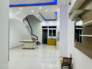 Bán nhanh nhà view công viên lớn, 5x15m xây dựng 1 trệt 2 lầu. hoàn thiện nội thất giá 7.5 tỷ