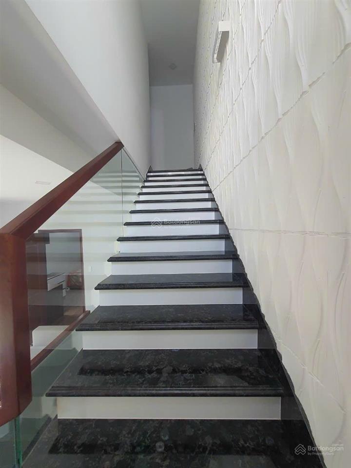 Nhà phố khang điền, phong phú, bình chánh. view công viên hoàn thiện nội thất. giá chỉ 7,6 tỷ