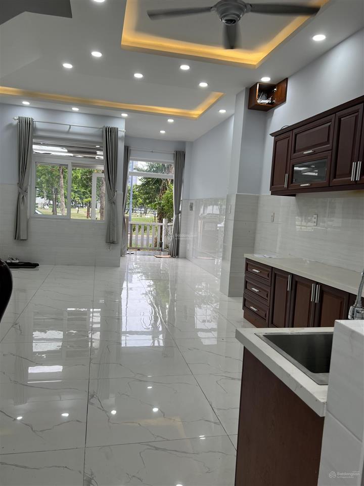 Bán gấp trong tháng nhà phố lovera park  view công viên chỉ 7.6 tỷ