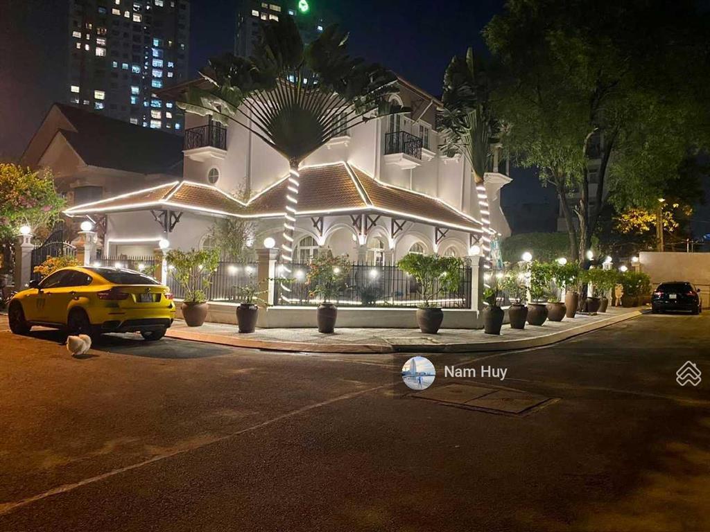 Biệt thự 2 mt khu compound thảo điền  dt 20 x 30 (615m2) trệt + 2 lầu  hồ bơi sân vườn  160 tỷ