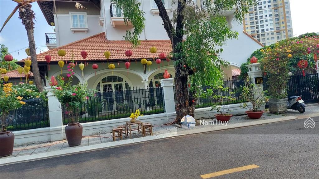 Biệt thự 2 mt khu compound thảo điền  dt 20 x 30 (615m2) trệt + 2 lầu  hồ bơi sân vườn  160 tỷ