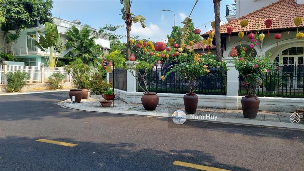 Biệt thự 2 mt khu compound thảo điền  dt 20 x 30 (615m2) trệt + 2 lầu  hồ bơi sân vườn  160 tỷ