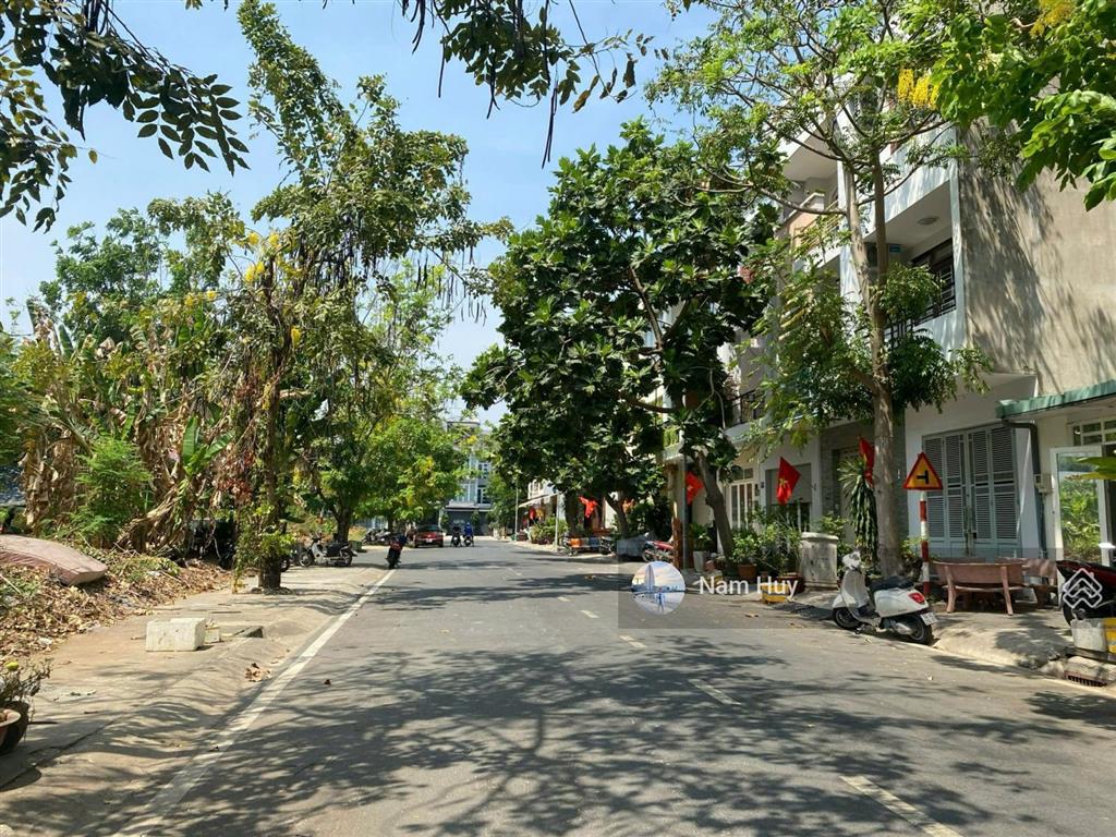 Biệt thự khu him lam đường lương định của  bình an  quận 2  12x21m  hầm 3 lầu thang máy