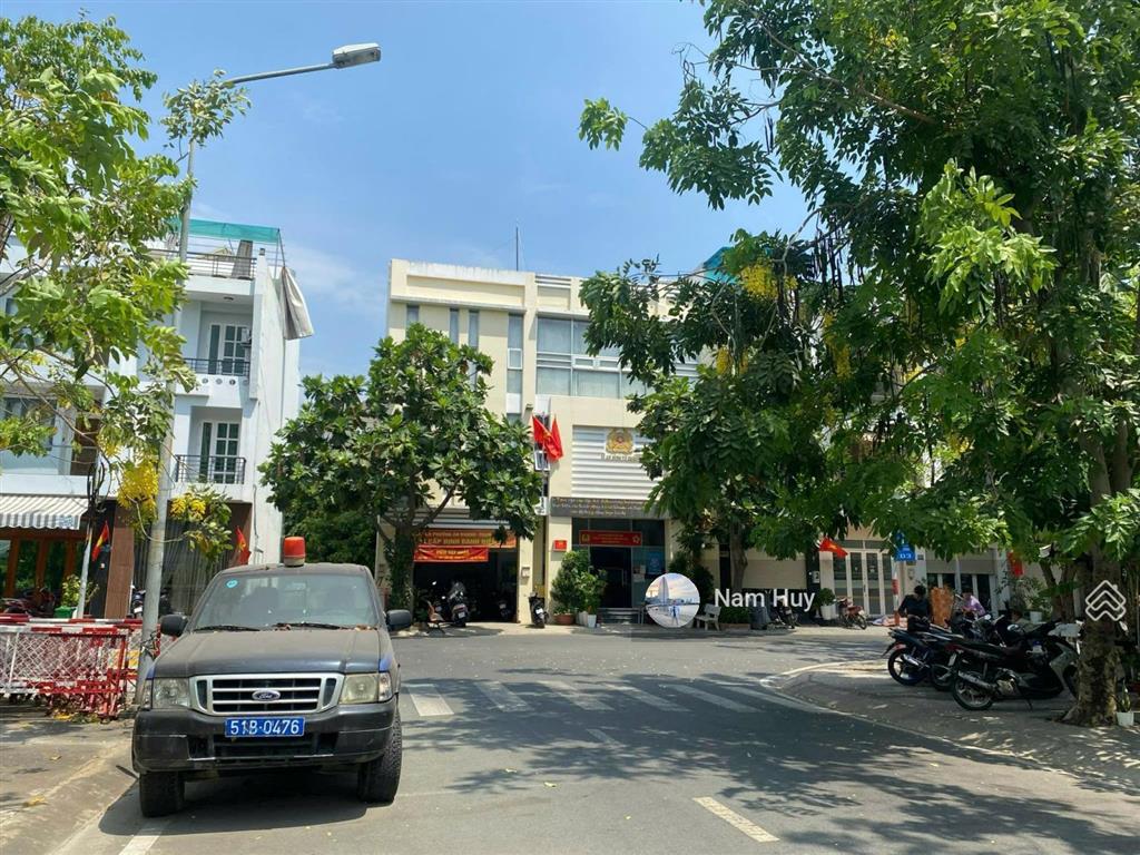 Biệt thự khu him lam đường lương định của  bình an  quận 2  12x21m  hầm 3 lầu thang máy