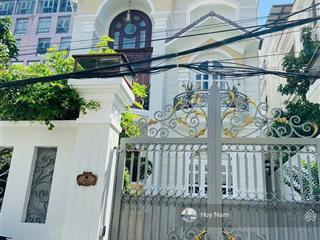 Biệt thự sang trọng tại thảo điền quận 2  14x26m  hầm + 3 tầng  hồ bơi sân vườn  giá cực tốt