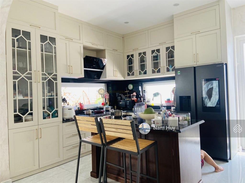 Chỉ 50 tỷ  sở hữu biệt thự đẹp  khu compound vip đường trần não  quận 2. dt 10 x 20m  3 tầng