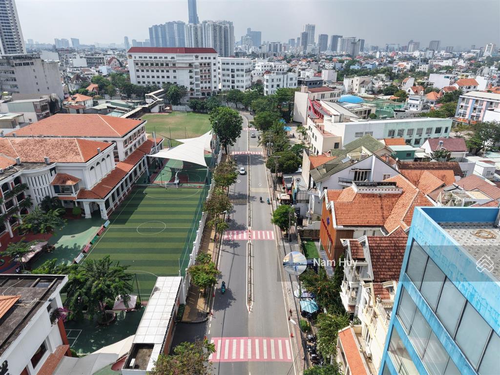 Bán tòa nhà mặt tiền ngay nguyễn văn hưởng, thảo điền, quận 2  hầm 5 tầng  cho thuê 150tr/th.