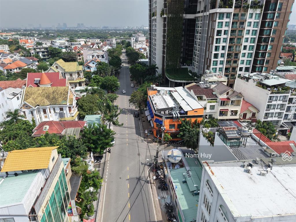 Bán tòa nhà mặt tiền ngay nguyễn văn hưởng, thảo điền, quận 2  hầm 5 tầng  cho thuê 150tr/th.