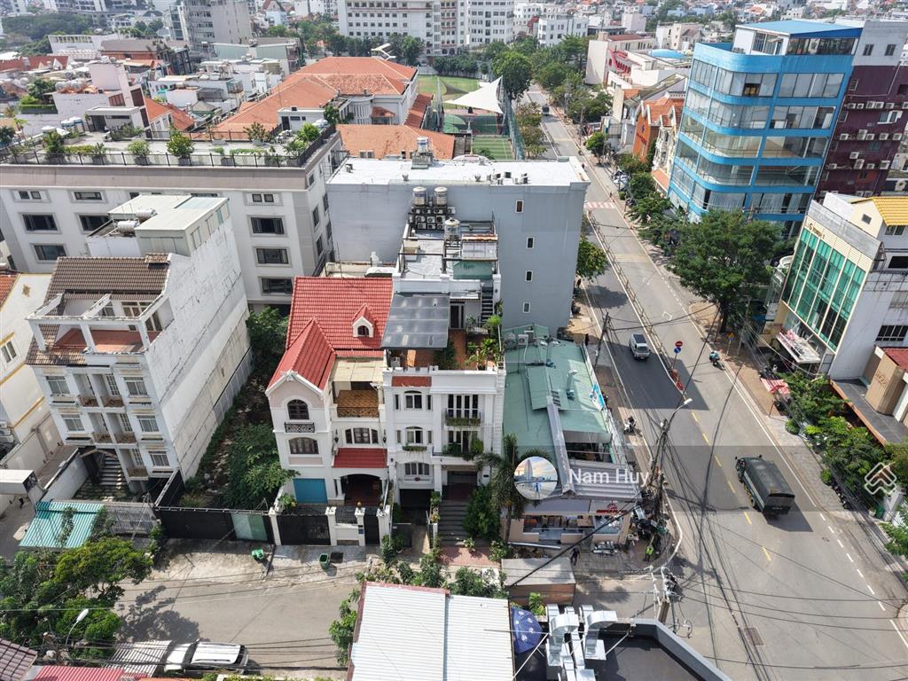 Bán tòa nhà mặt tiền ngay nguyễn văn hưởng, thảo điền, quận 2  hầm 5 tầng  cho thuê 150tr/th.