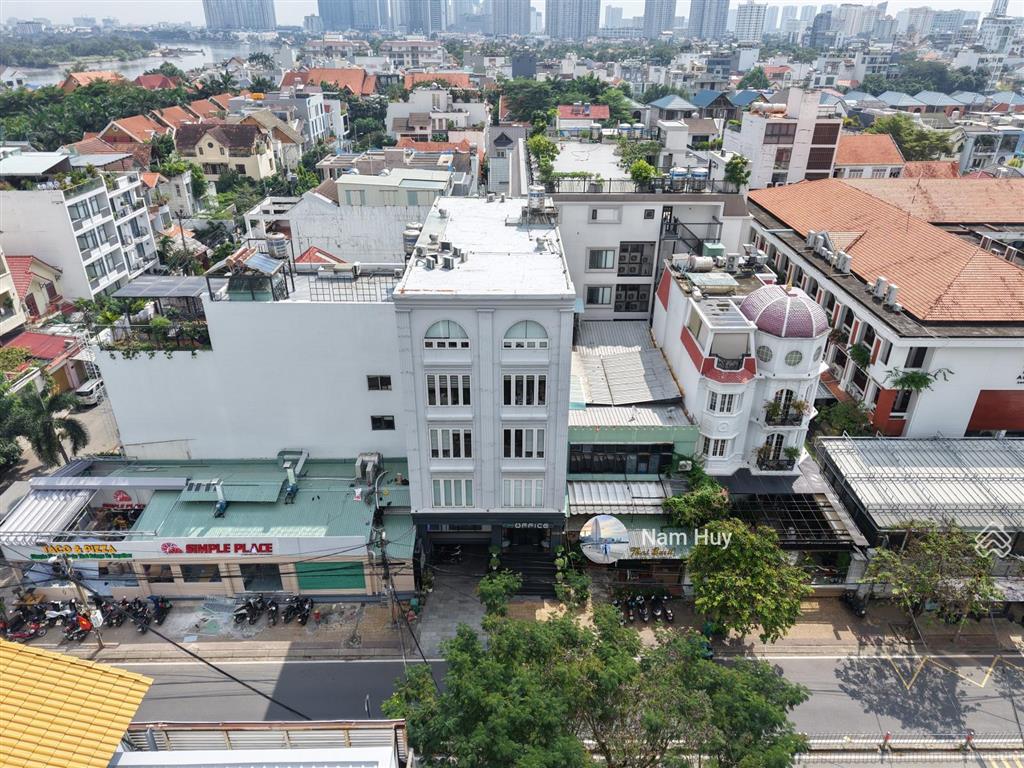 Bán tòa nhà mặt tiền ngay nguyễn văn hưởng, thảo điền, quận 2  hầm 5 tầng  cho thuê 150tr/th.